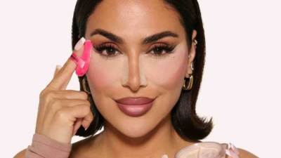 إصدار جديد مزدوج من بودرة Easy Bake الأيقونية من Huda Beauty