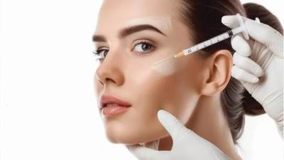 ما هي أنواع حقن الوجه التجميلية وما الفرق بينها؟
