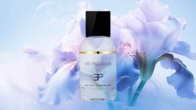 تألقي بـ عطر IRIS PALLADIUM بمزيجٍ من الأزهار والمعادن الثمينة من علامة Carolina Herrera