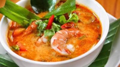 طريقة عمل شوربة التوم يم التايلندية