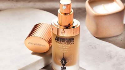 أكملي إطلالتك مع كريم الأساس AIRRBUSH FLAWLESS FOUNDATION من شارلوت تلبوري