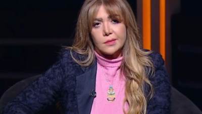  لقاء سويدان تعلن إصابتها بالعصب السابع على الهواء مباشرة 