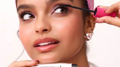 جربي ماسكارا Lashlighter Up & Out الجديدة من شيجلام
