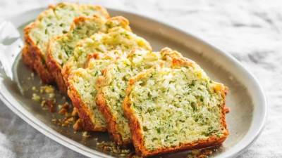 طريقة عمل خبز الكوسة الصحي بالأعشاب والجبن