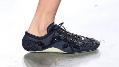 أبرز صيحات الأحذية الرياضية الفاخرة لربيع وصيف 2026