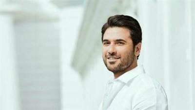 محامي الفنان أحمد عز يرد على حقيقة زواجه من مساعدته