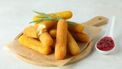 طريقة عمل أصابع الجبن الشيدر المقلية