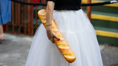 أغرب الحقائب غير التقليدية من أشهر دور الأزياء العالمية