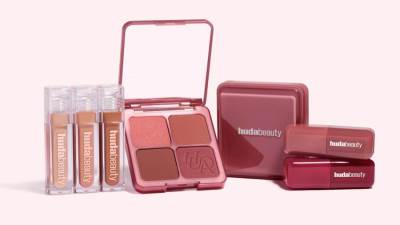 احصلي على إشراقة ناعمة مع مجموعة Strawberry Latte من Huda Beauty