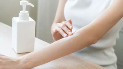 تخلصي من جلد الوزة بطرق طبيعية وآمنة في المنزل