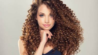 أفضل الماسكات الطبيعية للعناية للمجعد