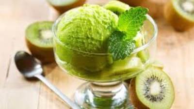 طريقة عمل آيس كريم الكيوي والزبادي