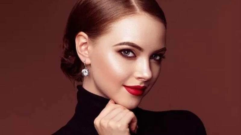 أبرز خيارات أحمر الشفاه الأحمر من أشهر الماركات العالمية لإطلالتك في يوم الحب